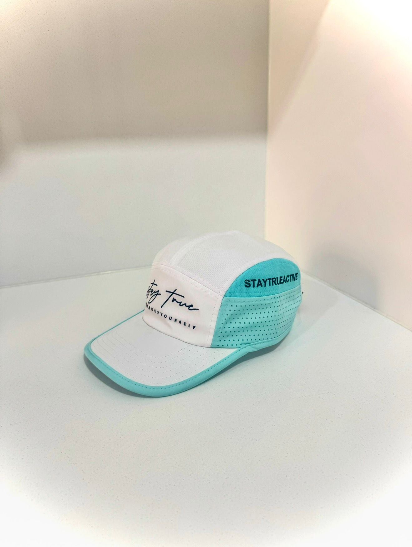 StayTrueActive Performance Cap – White/skyblue