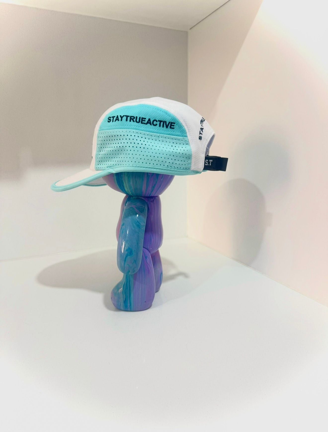 StayTrueActive Performance Cap – White/skyblue